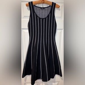Soloiste Black & White Knit Fit & Flare Sleeveless Dress XS (I cut tag out) EUC